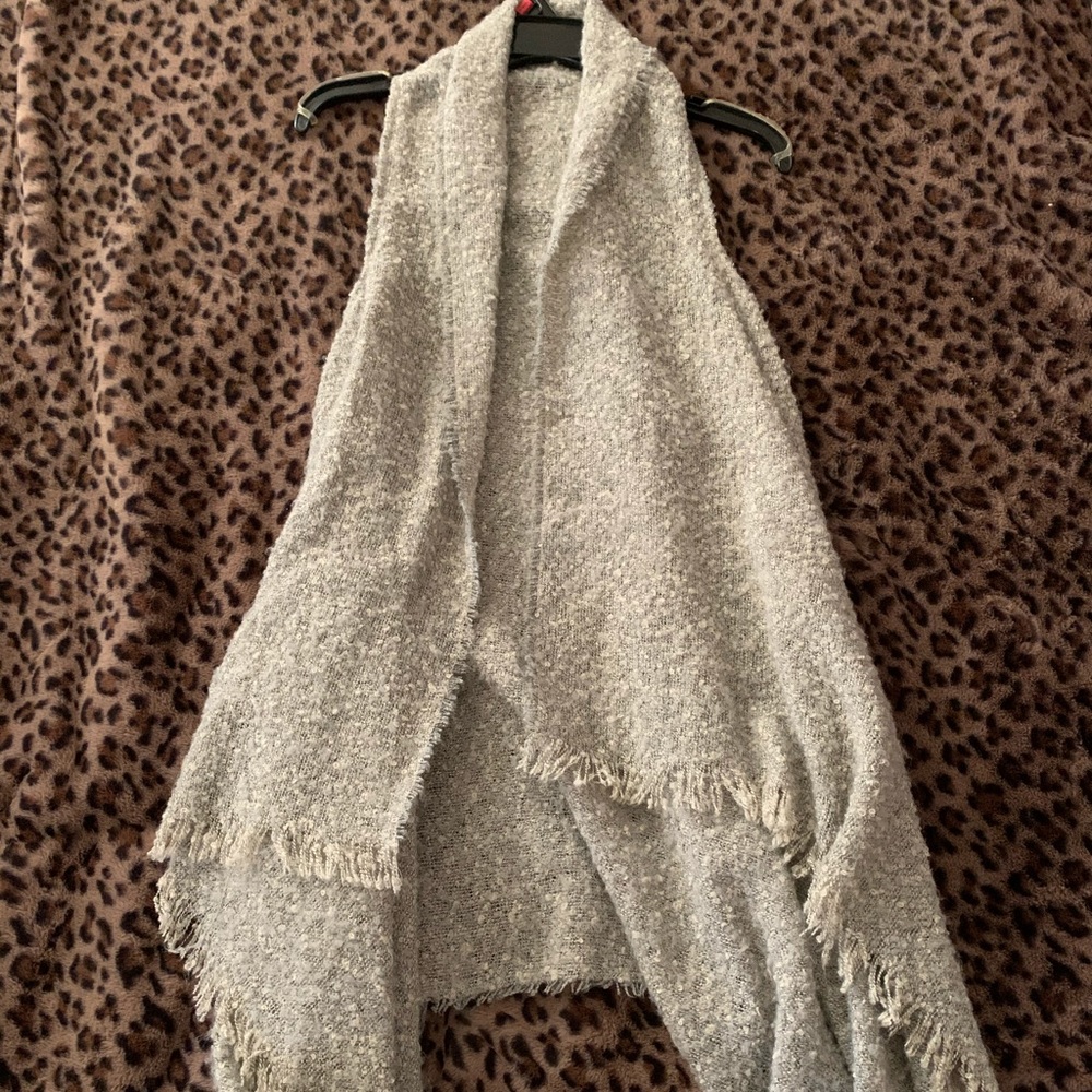 ⭐️ 3 for $20 Boutique Long Sleeveless Grey Sweater